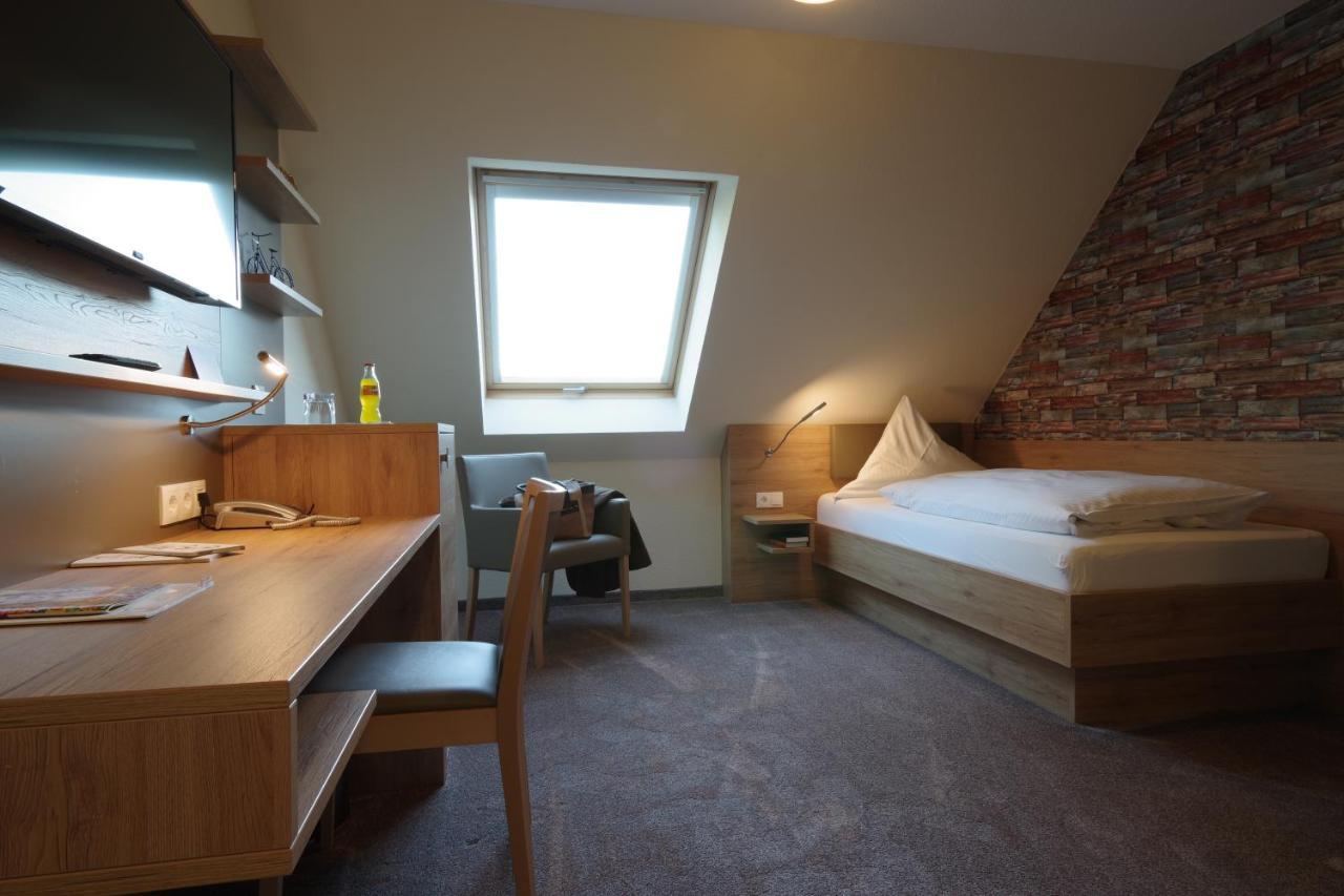 Land-Gut-Hotel Raeuber Lippoldskrug Alfeld  Exterior foto
